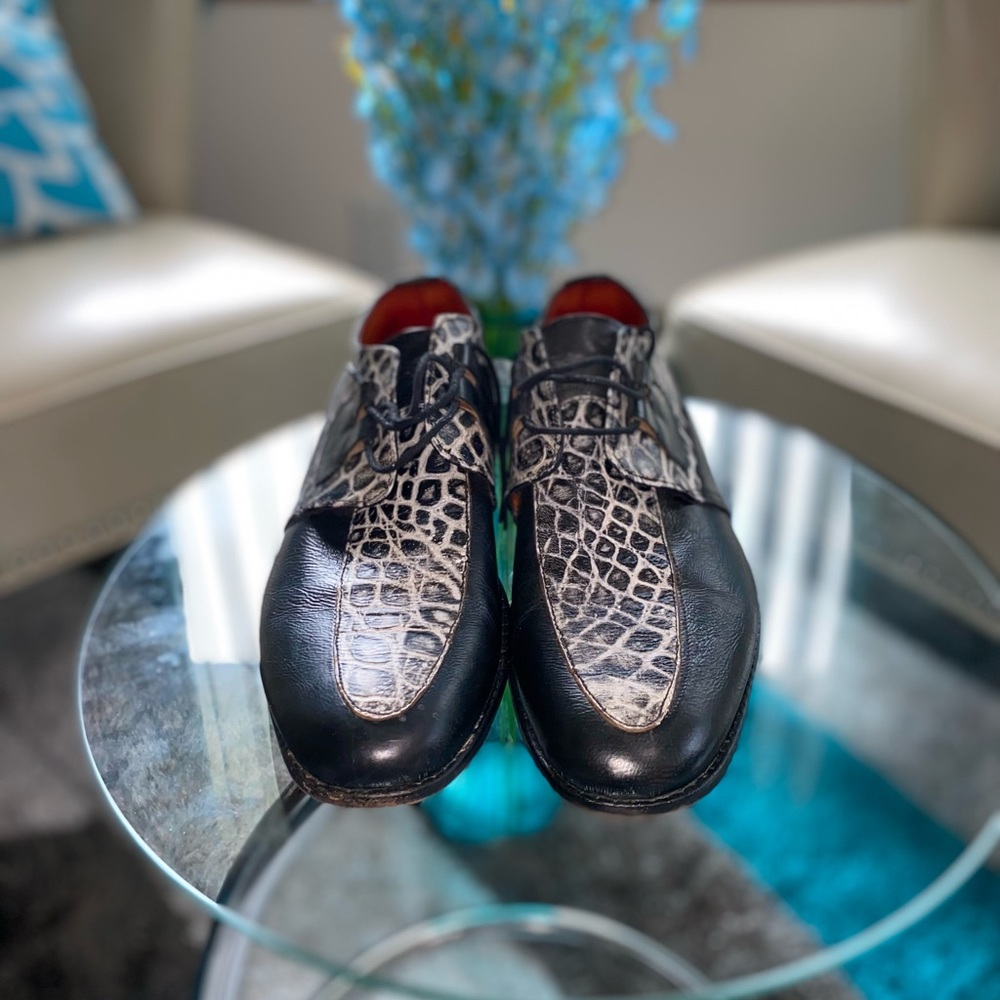 Black and patterned white leather shoe